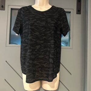 Lululemon Black Camouflage Short Sleeve Top size small reversible to grey camo